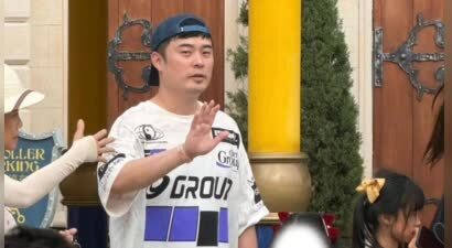 陈赫夫妇真实状态曝光！现身新加坡环球影城，陈赫油腻不少，张子萱身材似少女