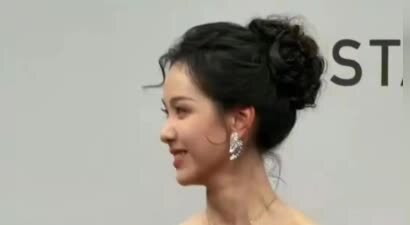 陈都灵168cm仅90斤 身形单薄似纸片 肋骨清晰可见，对自己太狠了