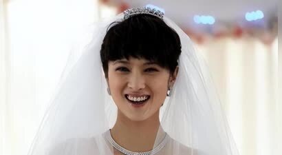 她错过靳东，转身嫁给父亲看中的女婿，45岁被婆家宠成公主！