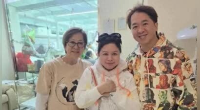 邓兆尊正印女友罕露脸，与邓兆尊妹妹同框被称大嫂，姑嫂相处好融洽