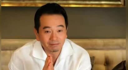 明明不差钱，却节俭到倪萍都看不下去，零绯闻的他戏里戏外反差大