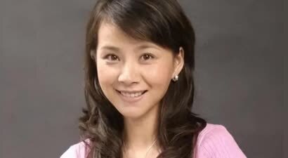 她13岁出道，大学和黄晓明是同学，嫁老师为妻，婆婆名字家喻户晓