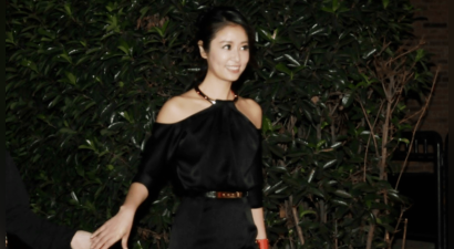 48岁林心如一条黑色亮片露肩短裙，公开场合亮相，岁月从不败美人