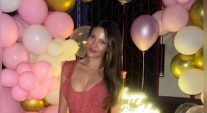 谷爱凌晒出生活美照！自信秀纤细美腿身材超好