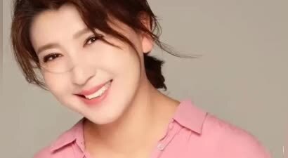 网友再曝闫学晶黑料！称她一直有阶层嗅觉，曾被她区别对待过