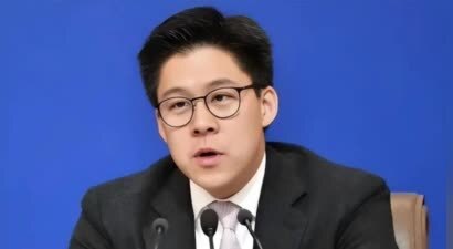 霍启刚公开财产引热议！名下35套房产28套出租，多处与郭晶晶共同持有