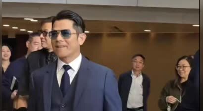 郭富城到达香港，方媛带两个女儿接爸爸，两个女儿非常可爱漂亮！