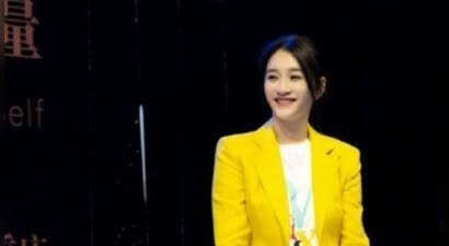 49岁李小冉的腿上了热搜，网友炸了：这漫画腿数据太反人类，说是23岁我都信