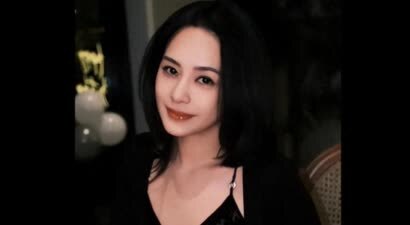 阿娇迎来45岁生日，鲜花蛋糕超抢眼，幸福感十足！