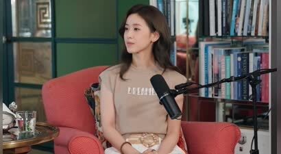 章泽天破防！播客翻车到处投诉捂嘴，网友怒斥怕批评就别出门