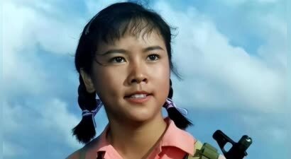 著名影星洪学敏现状：自然衰老气质佳，68岁仍未婚未育，定居香港