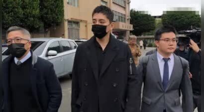 王大陆庭上自称“在当兵”引困惑！否认教唆查询个资