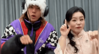 龚琳娜晒和儿子跳舞视频，雅酷混血高颜值超帅气