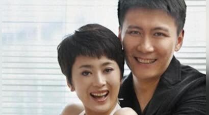 她被称为最“干净”女演员，嫁小丈夫18年零绯闻，婆媳关系竟比闺蜜还亲