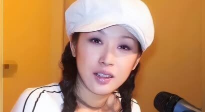 33岁嫁大9岁十亿富豪，生冠军儿子，50岁复出成人生赢家！