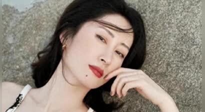 官媒亲宣！49岁刘敏涛传来喜讯，事实证明，靳东当初的评价没说错