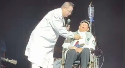 香港知名演员坐轮椅输液登台？身体状况欠佳，儿子在家里啃老