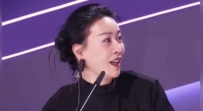 天呐，58岁那英改头换面，越来越漂亮，像变了个人似的