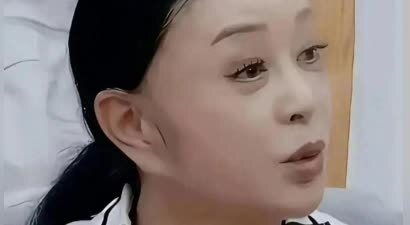 75岁刘晓庆当众扯下假发！坦然面对衰老，活得比谁都飒