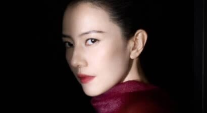 高圆圆穿酒红色纱裙美貌养眼 尽显女神范