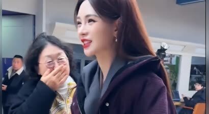 沈梦辰带婆婆追星殷秀梅！涛妈激动落泪开嗓献唱，婆媳俩略显生疏