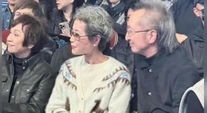 62岁叶童和老公陈国熹一起去看演唱会，夫妻俩都白发苍苍了