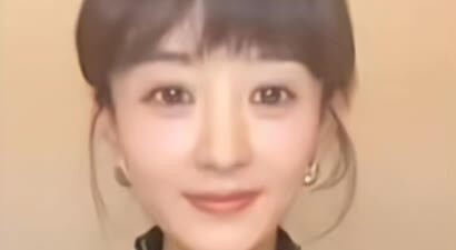 赵丽颖直播样貌大变，齐刘海锥子脸太抢镜，果然明星不适合开美颜