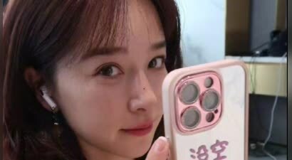 阚清子产后自拍照曝光！目测至少瘦了30斤，和10年前的她一模一样