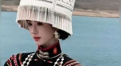 鞠婧祎穿民族服饰变身苗疆少女 眉眼精致气质脱俗