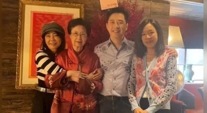 庾澄庆牵老婆看演唱会！张嘉欣脸黄皱纹多，却被夸比伊能静有气质