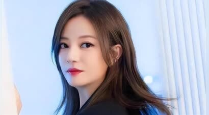 黄有龙没想到，才与自己官宣离婚2年，前妻赵薇就因李湘深陷泥潭