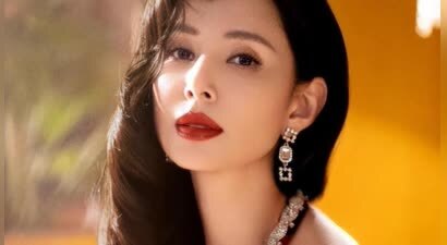 被老头白嫖10年，还倒贴上亿，59岁不婚不育的李若彤，后悔吗