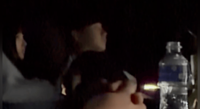 林俊杰七七官宣恋情后首次同框 看电影神情专注