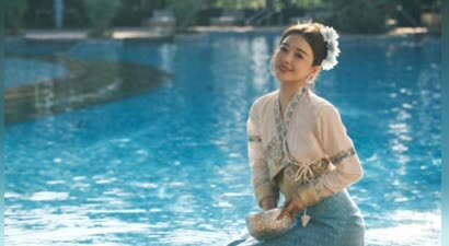 37岁阚清子产后首晒自拍照！素颜为新剧做宣传，小腹平坦瘦了许多