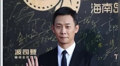 张艺谋也没想到，临近年关，47岁张译因一特殊举动，再次口碑暴涨