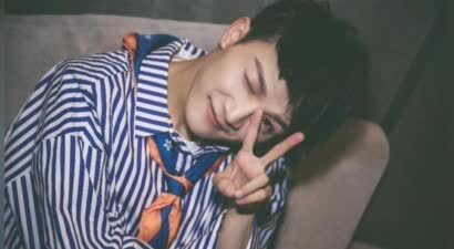 演都不演了？被央视点名仅3天，周深走上大衣哥老路，韩红没说谎