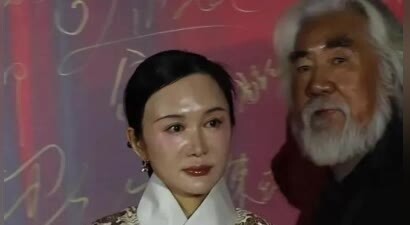 张纪中夫妇出席活动！44岁杜星霖妆容却被调侃：像油锅里爬出来似的