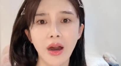 赵樱子直播间发飙怼助理“每天跑到隔壁房间睡觉”，此前曾自曝“员工见了我像见了仇人，不跟我打招呼，理都不理我”