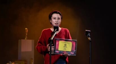 赵倩获第三届国际独角戏剧节最佳女演员 《北去南归》的破圈密码！