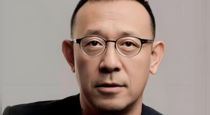 63岁姜文近况曝光！再婚娶小15岁美女演员，两个儿子成为他的骄傲