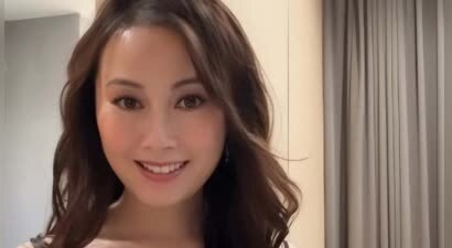 香港知名女星晒大尺度自拍照，疑似真空上阵，回击中年发胖传闻