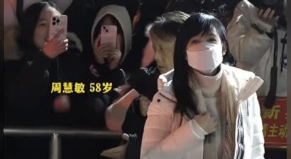 58岁玉女掌门人周慧敏将首登春晚，与刘敏涛、热依扎咏琪等女星同台合唱，网友：女神来了，对眼睛太友好！