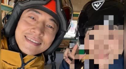 偶遇49岁撒贝宁滑雪，没化妆胡子拉碴显潦草，与粉丝合影超有礼貌