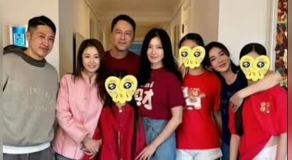 新年聚会！林心如很美50岁林熙蕾最有气质，舒淇快乐得像小孩子