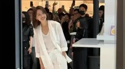 高圆圆商场里被偶遇网友又高又瘦，不亲眼见到不敢相信这么美