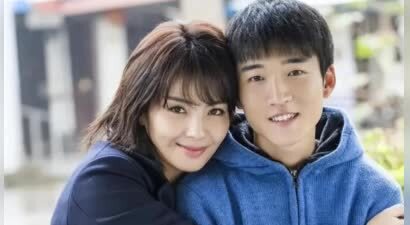 梅婷宠着、闫妮护着，长得不帅气却让大咖轮流作配，他啥来头？