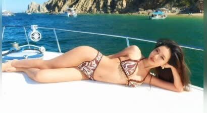 小S大女儿Elly穿比基尼秀纤细火辣身材