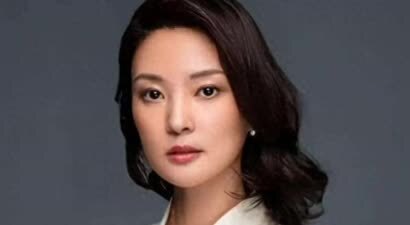 刘芳菲一条裤子穿十七年，丈夫去世后，如今49岁与猫为伴