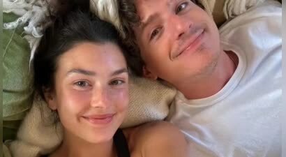 断眉升级当爸，晒出喂奶照，儿子名字很浪漫