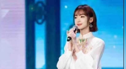 她戏耍央视工作人员，出门带6个助理30个保镖，如今活成跳梁小丑